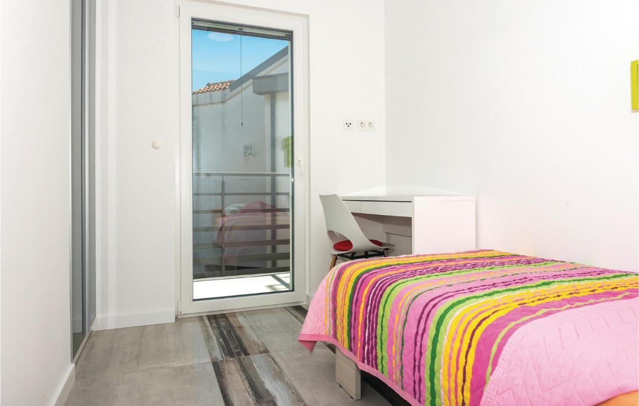 Cozy Apartment In Brodarica With Wifi Dış mekan fotoğraf